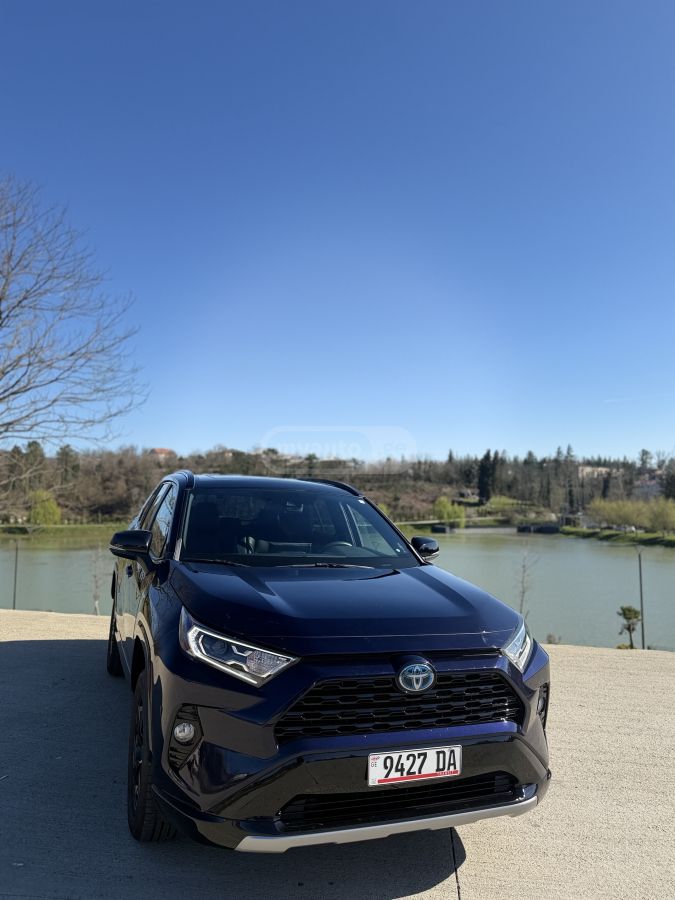 Toyota XSE 4dr All-Wheel Drive CVT — миниатюра 5