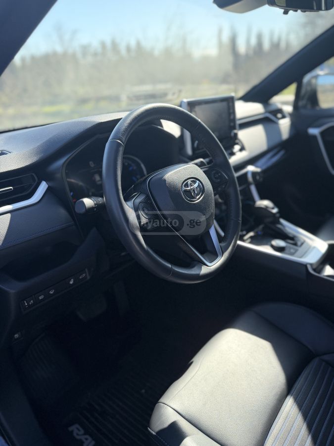 Toyota XSE 4dr All-Wheel Drive CVT — миниатюра 8