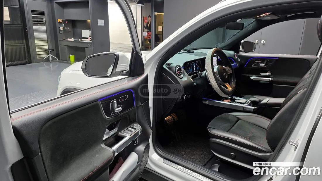 Mercedes-Benz GLB 35 AMG - фото 11