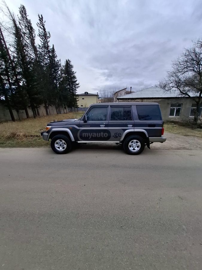 Toyota Land Cruiser - фото 3
