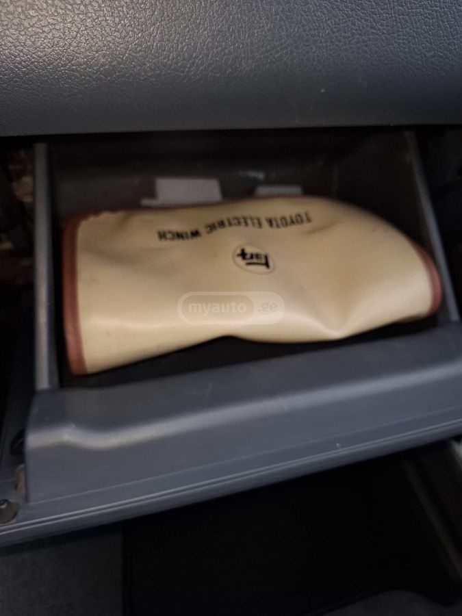 Toyota Land Cruiser - фото 8