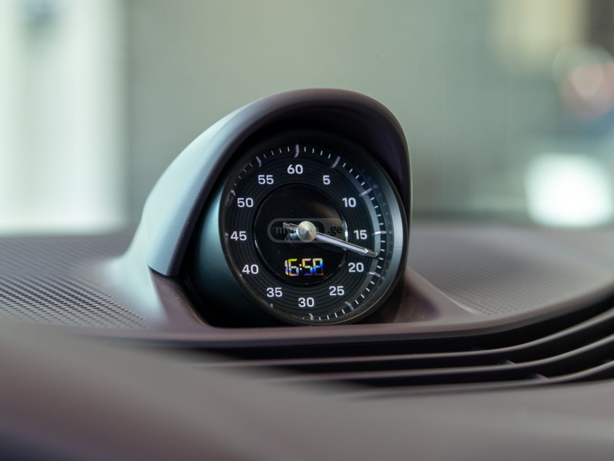 Porsche Taycan 4 S 2023 — миниатюра 9