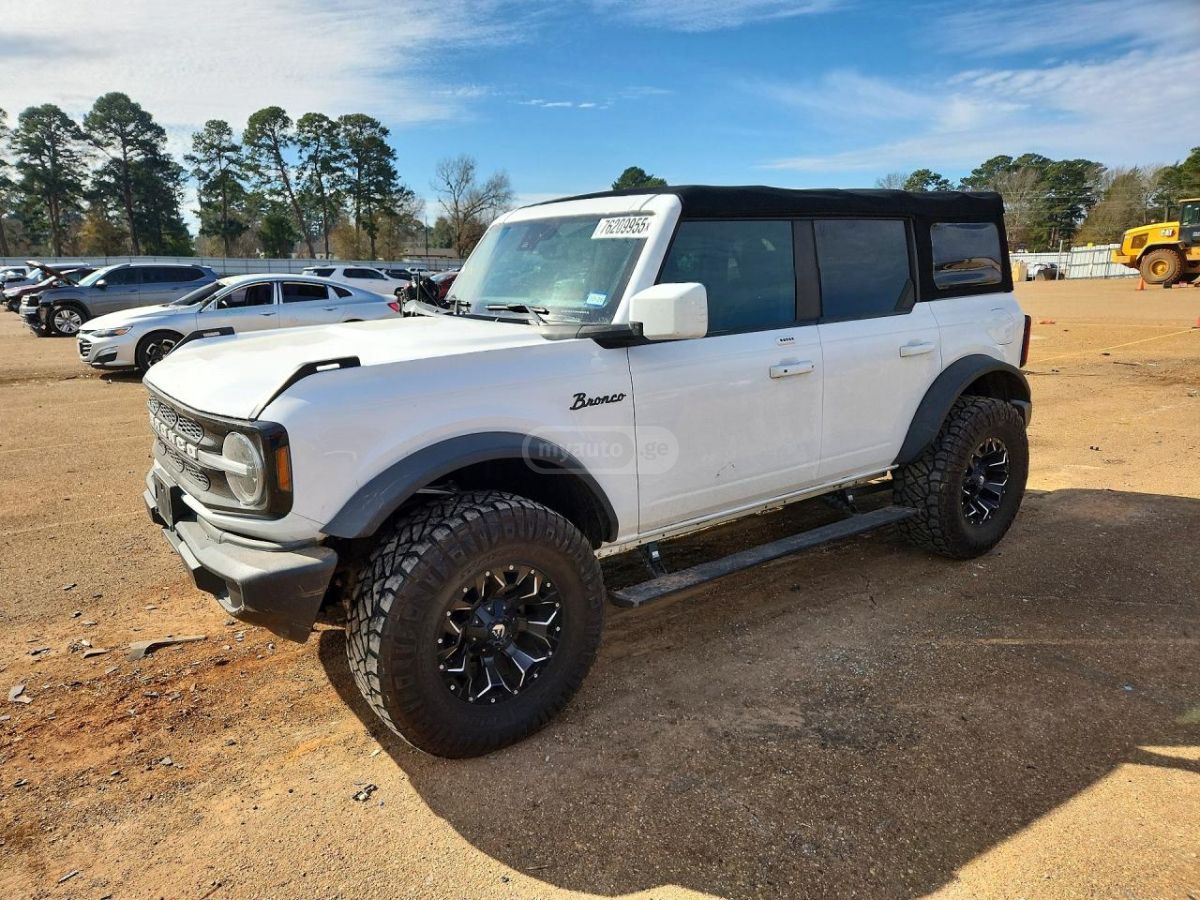 Ford Bronco - фото 1