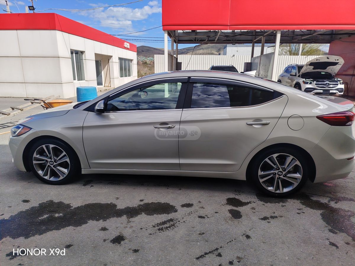 Hyundai Elantra - фото 2