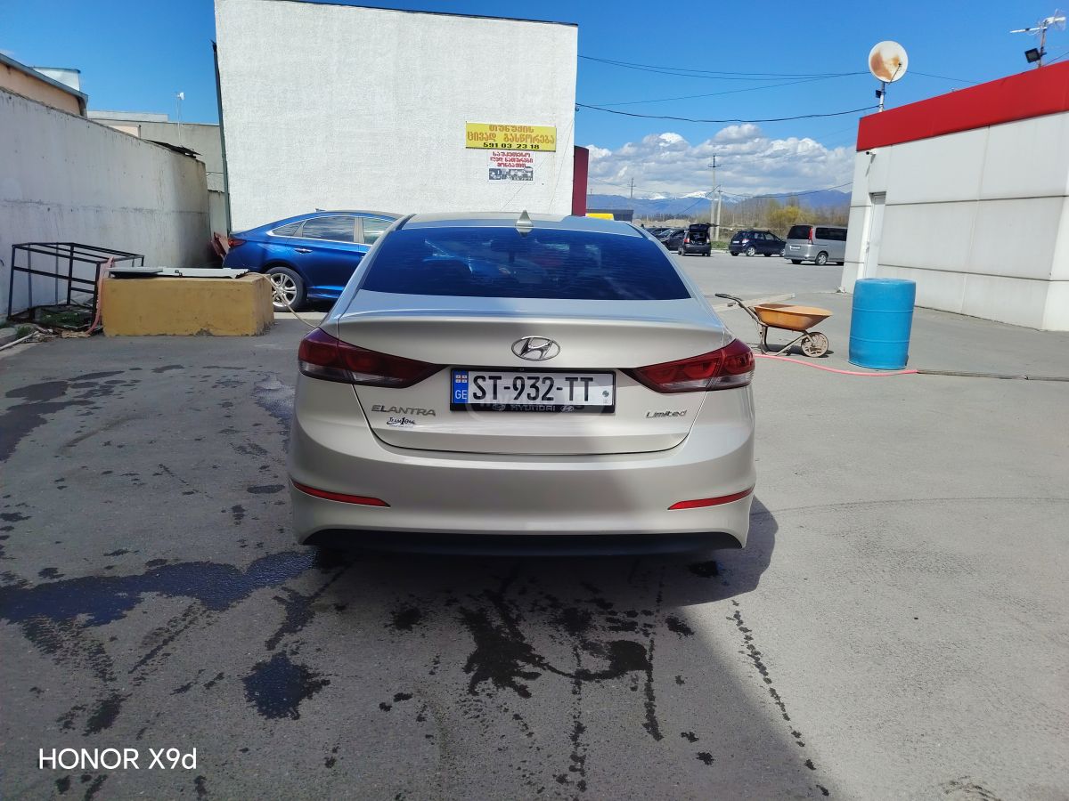 Hyundai Elantra - фото 4