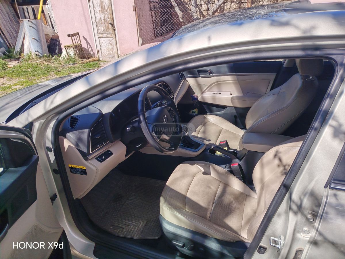 Hyundai Elantra - фото 5