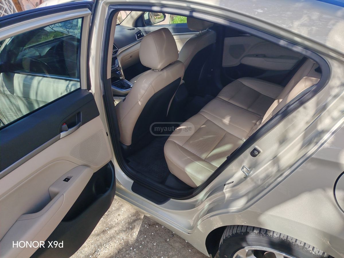 Hyundai Elantra - фото 7