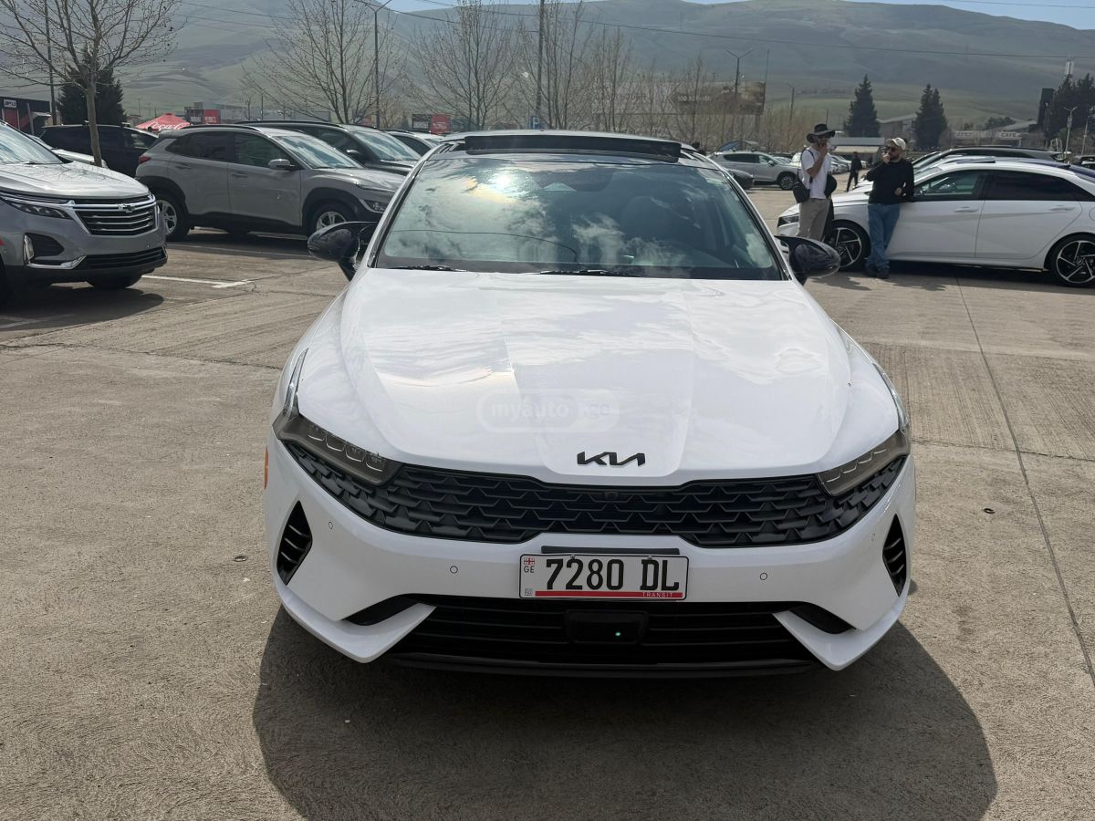 Kia K5 - фото 1