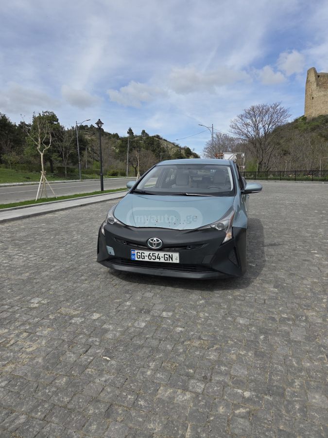 Toyota Prius - фото 1