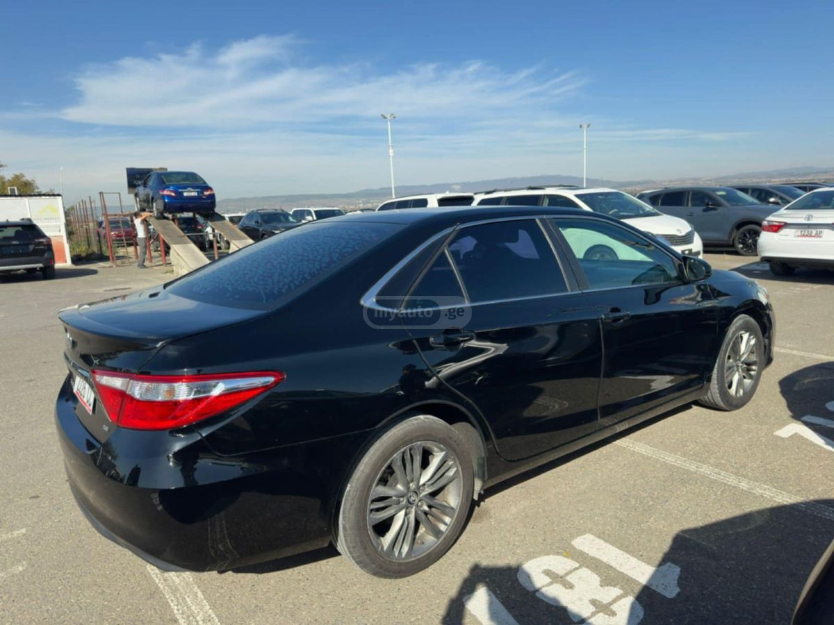Toyota Camry - фото 2