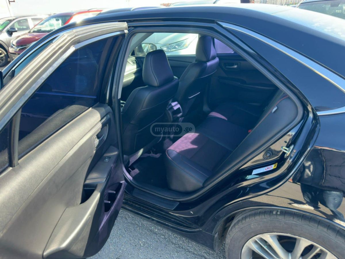 Toyota Camry - фото 6