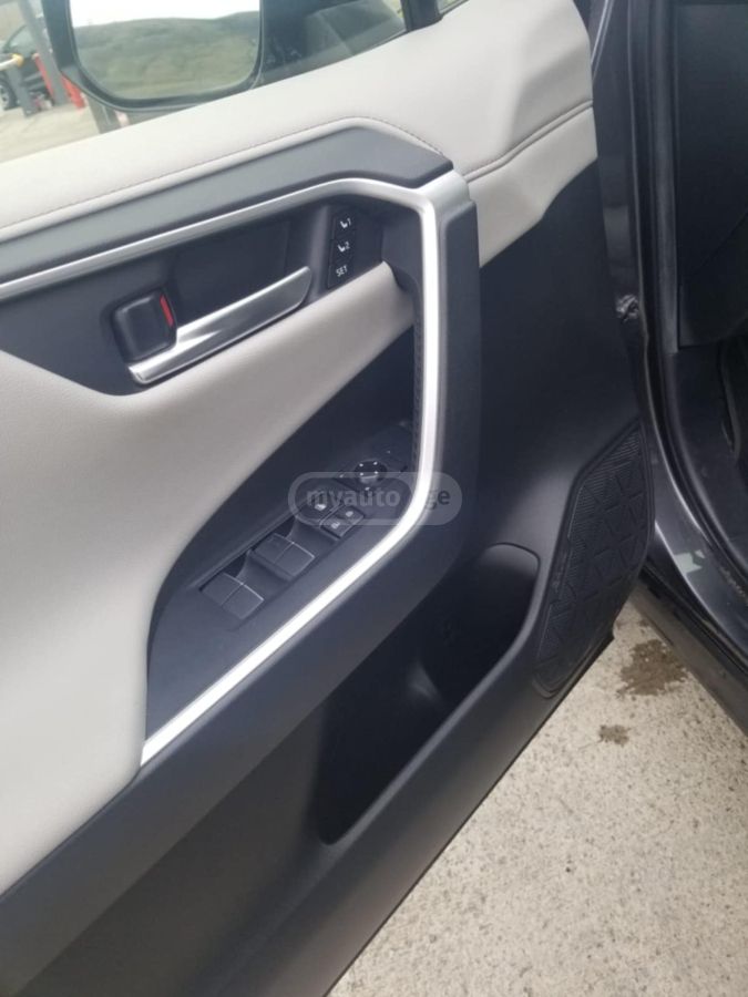 Toyota RAV 4 - фото 2