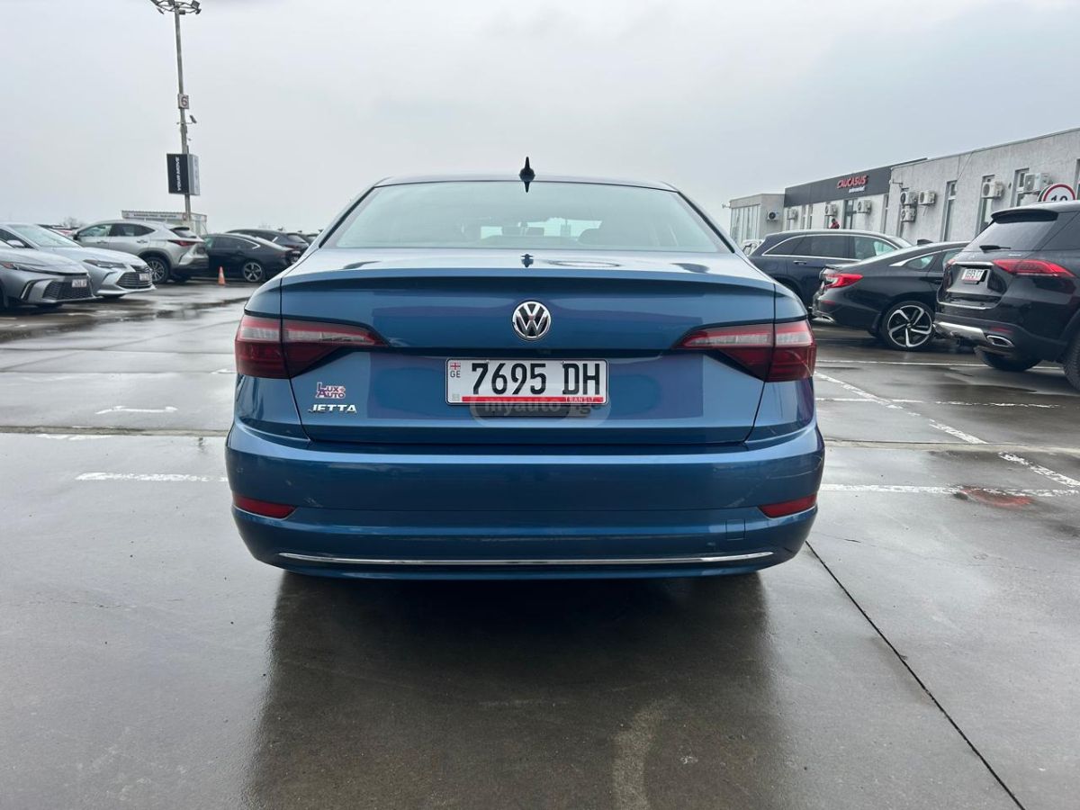 Volkswagen Jetta - фото 4