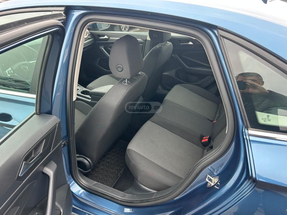 Volkswagen Jetta - фото 8