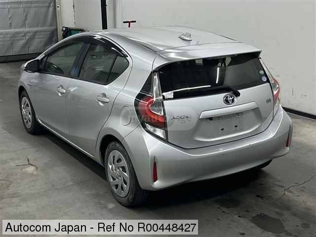 Toyota Aqua - фото 11