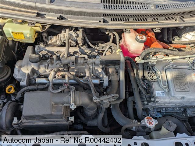 Toyota Aqua - фото 12