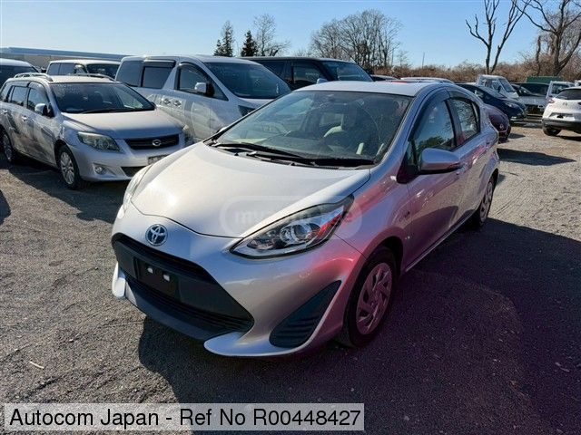 Toyota Aqua - фото 2