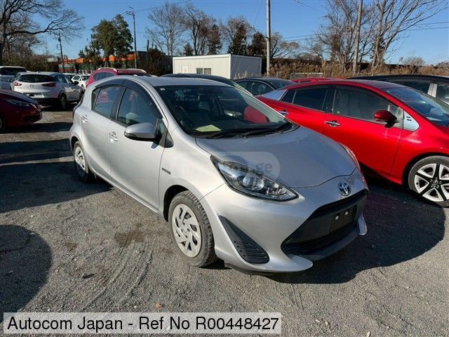 Toyota Aqua - фото 3