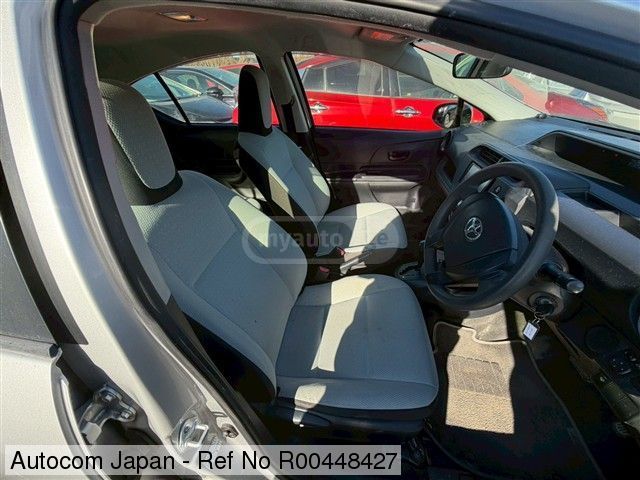 Toyota Aqua - фото 6