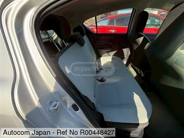 Toyota Aqua - фото 8