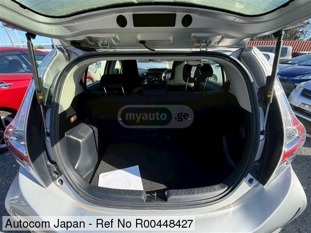 Toyota Aqua - фото 9