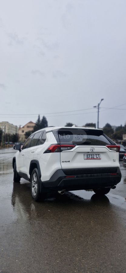 Toyota RAV 4 - фото 3