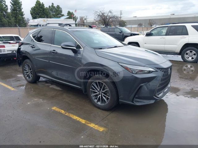 Lexus Premium 4dr All-Wheel Drive Au — миниатюра 2