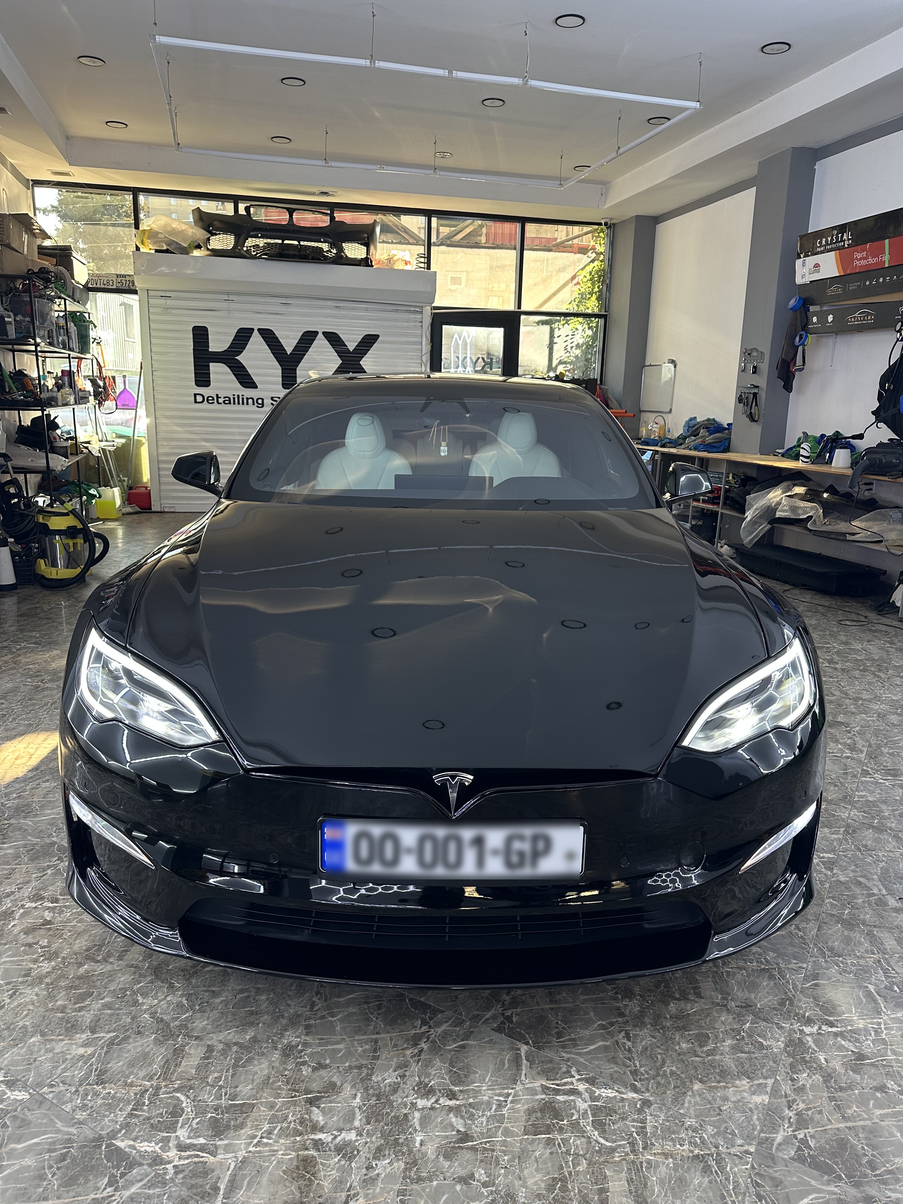 Tesla Model S - фото 1