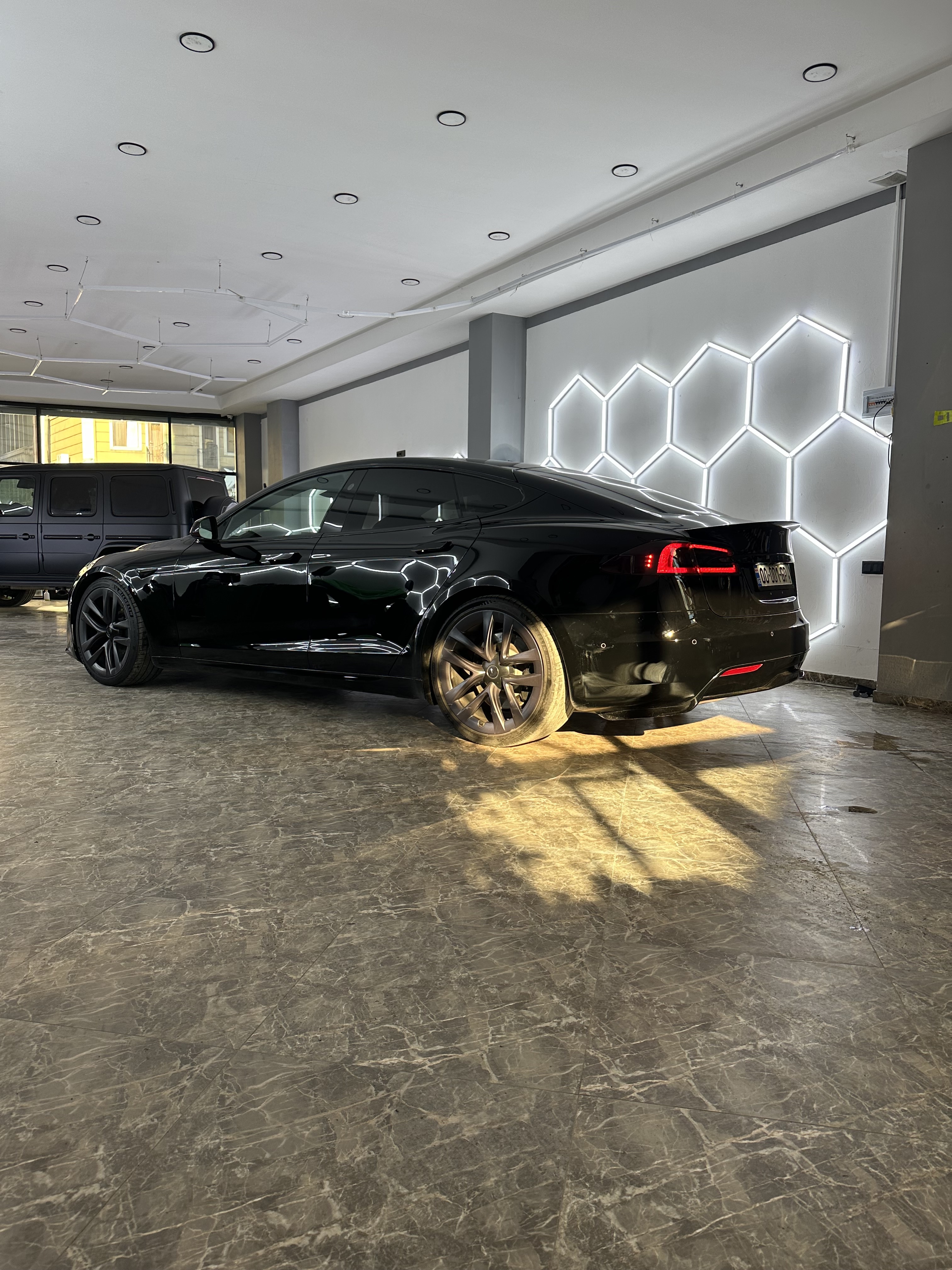 Tesla Model S - фото 4