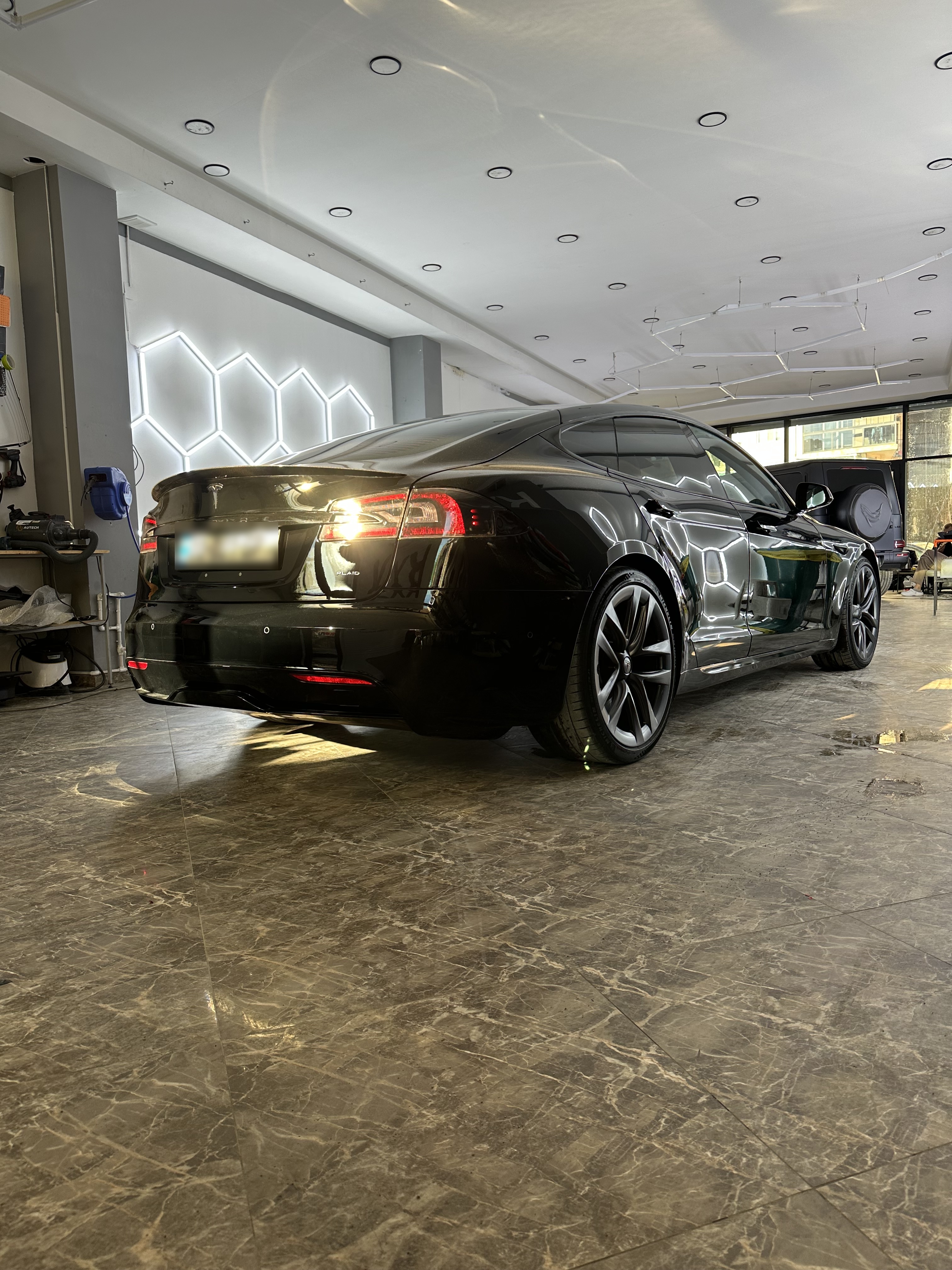 Tesla Model S - фото 8