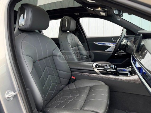 BMW I7 - фото 12