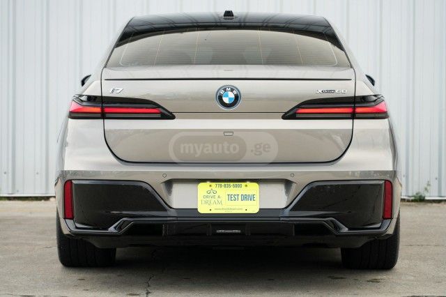 BMW I7 - фото 6