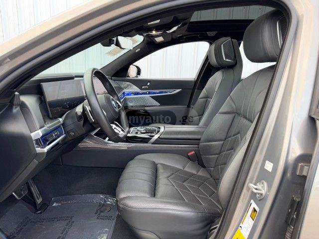 BMW I7 - фото 8