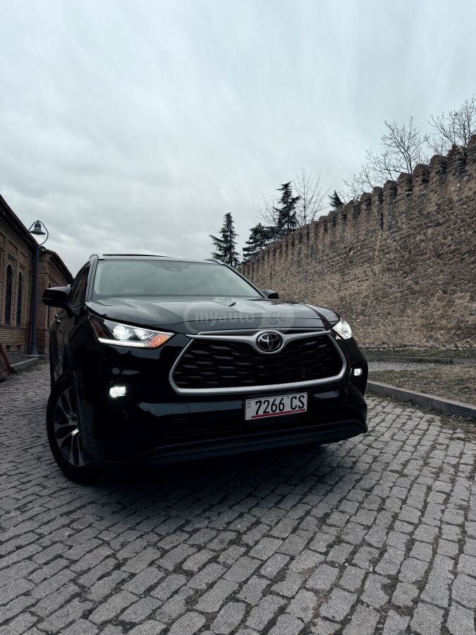 Toyota Highlander - фото 1