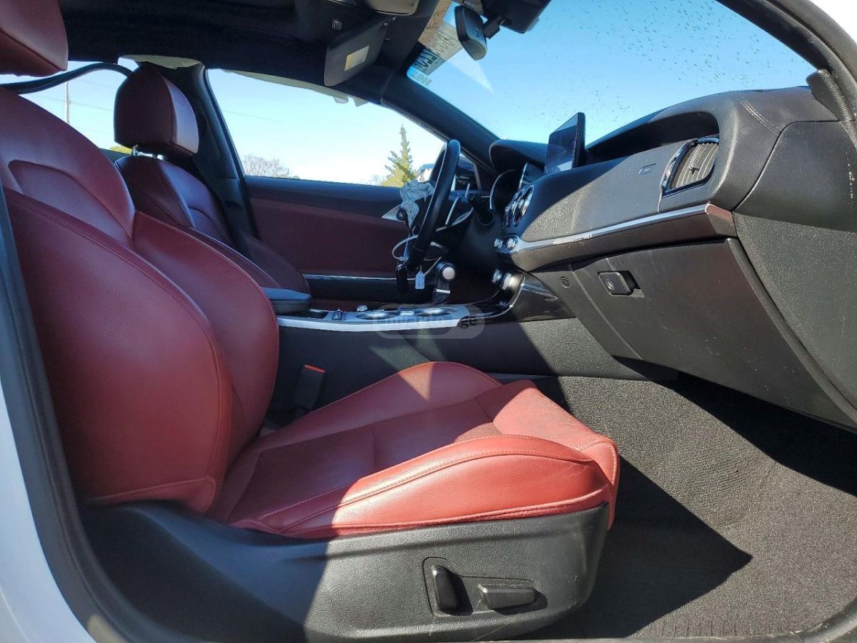 Kia Stinger - фото 7