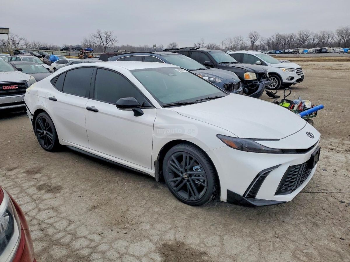Toyota Camry - фото 5