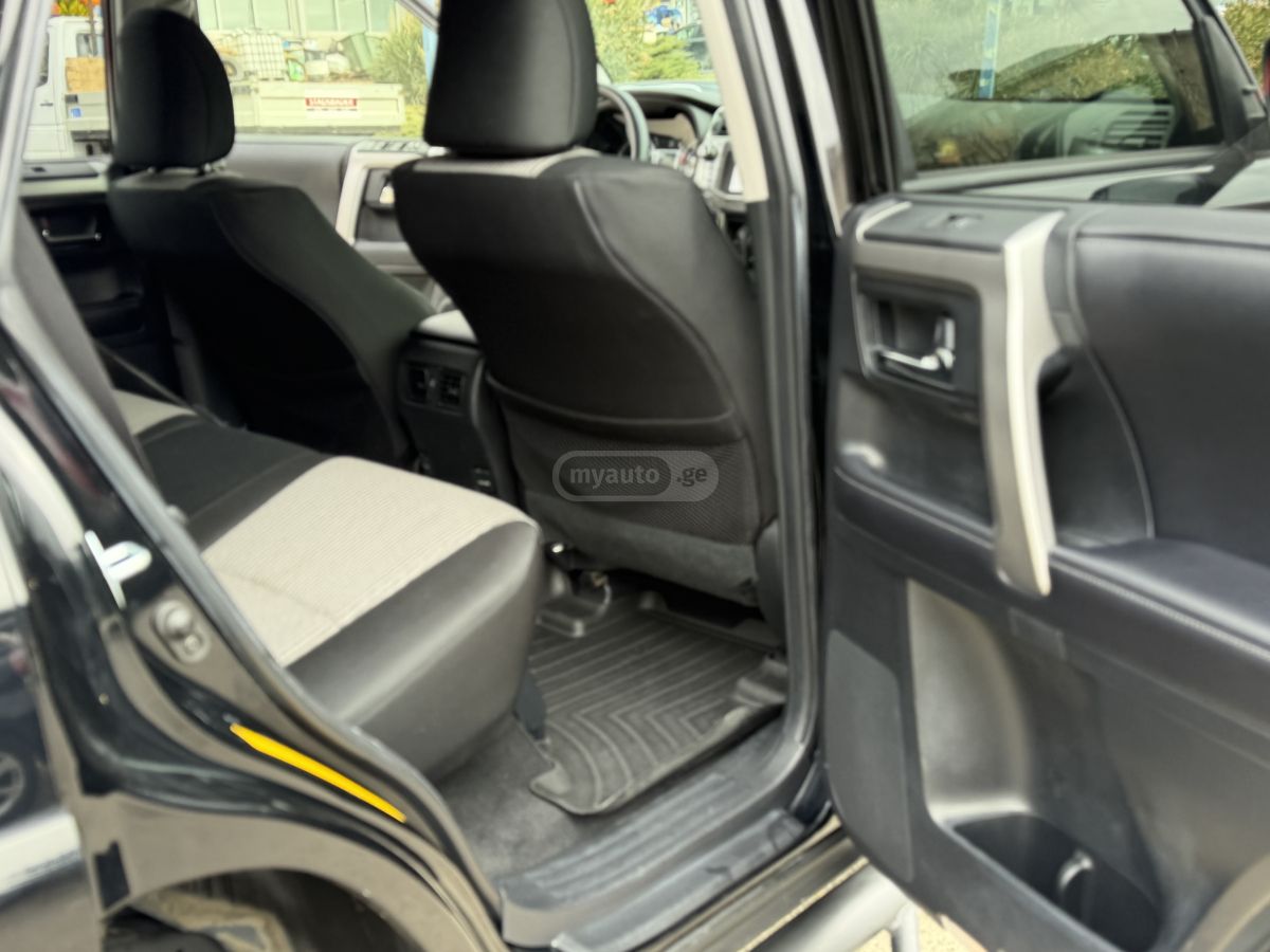 Toyota 4Runner - фото 10