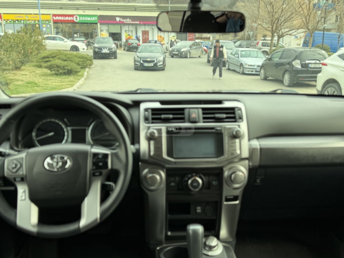 Toyota 4Runner - фото 12