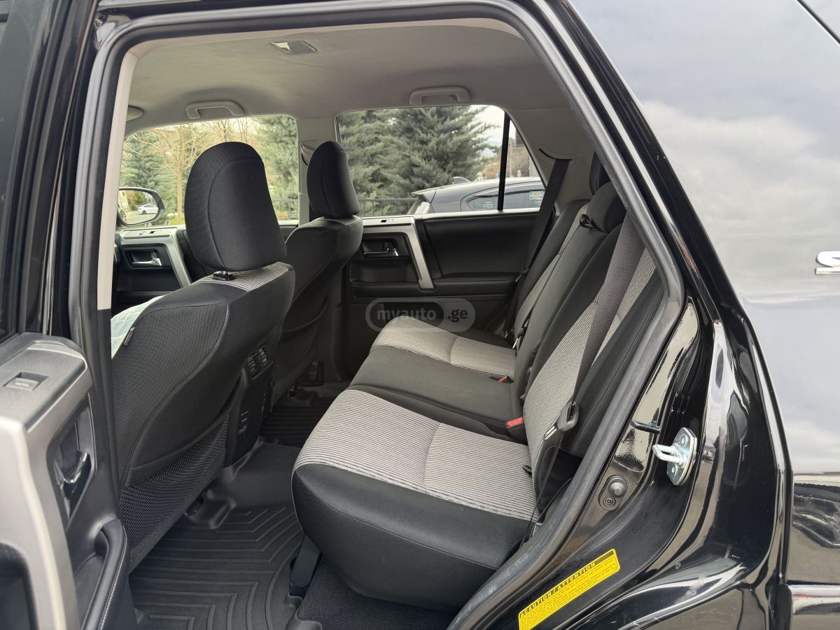 Toyota 4Runner - фото 8