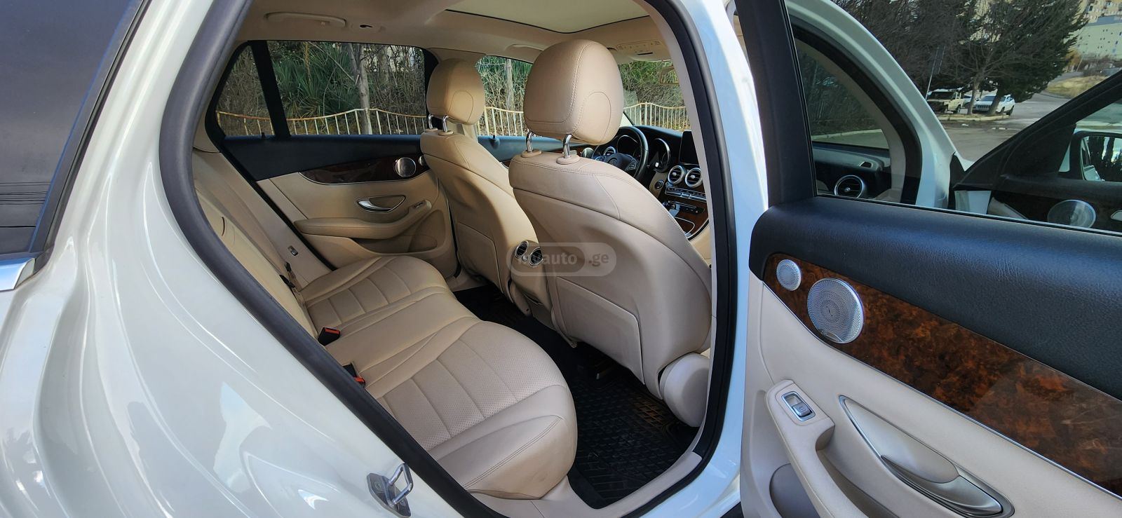 Mercedes-Benz GLC 300 - фото 10