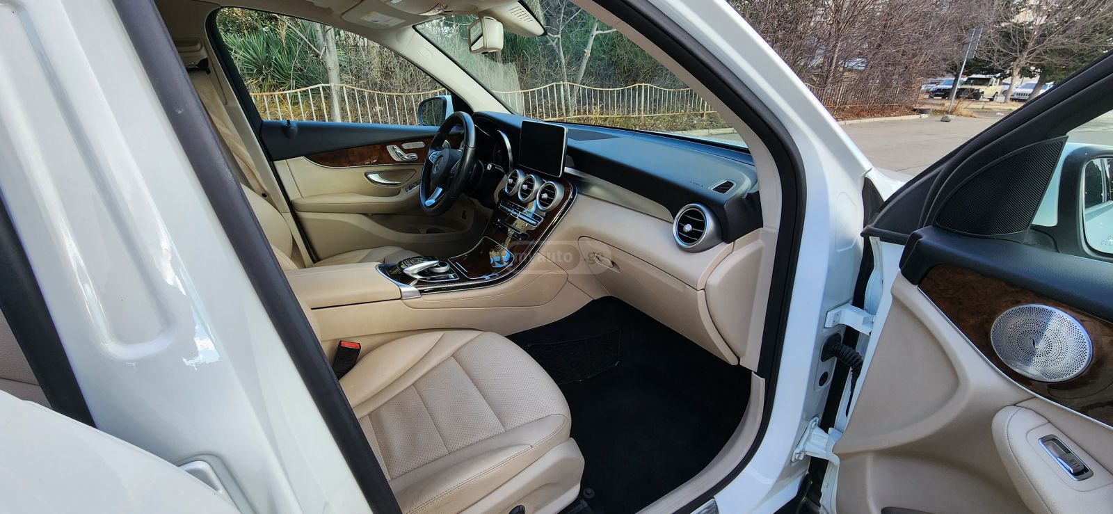 Mercedes-Benz GLC 300 - фото 11