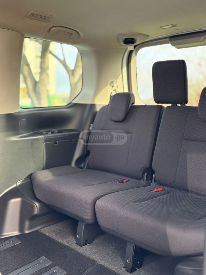 Nissan Serena - фото 6