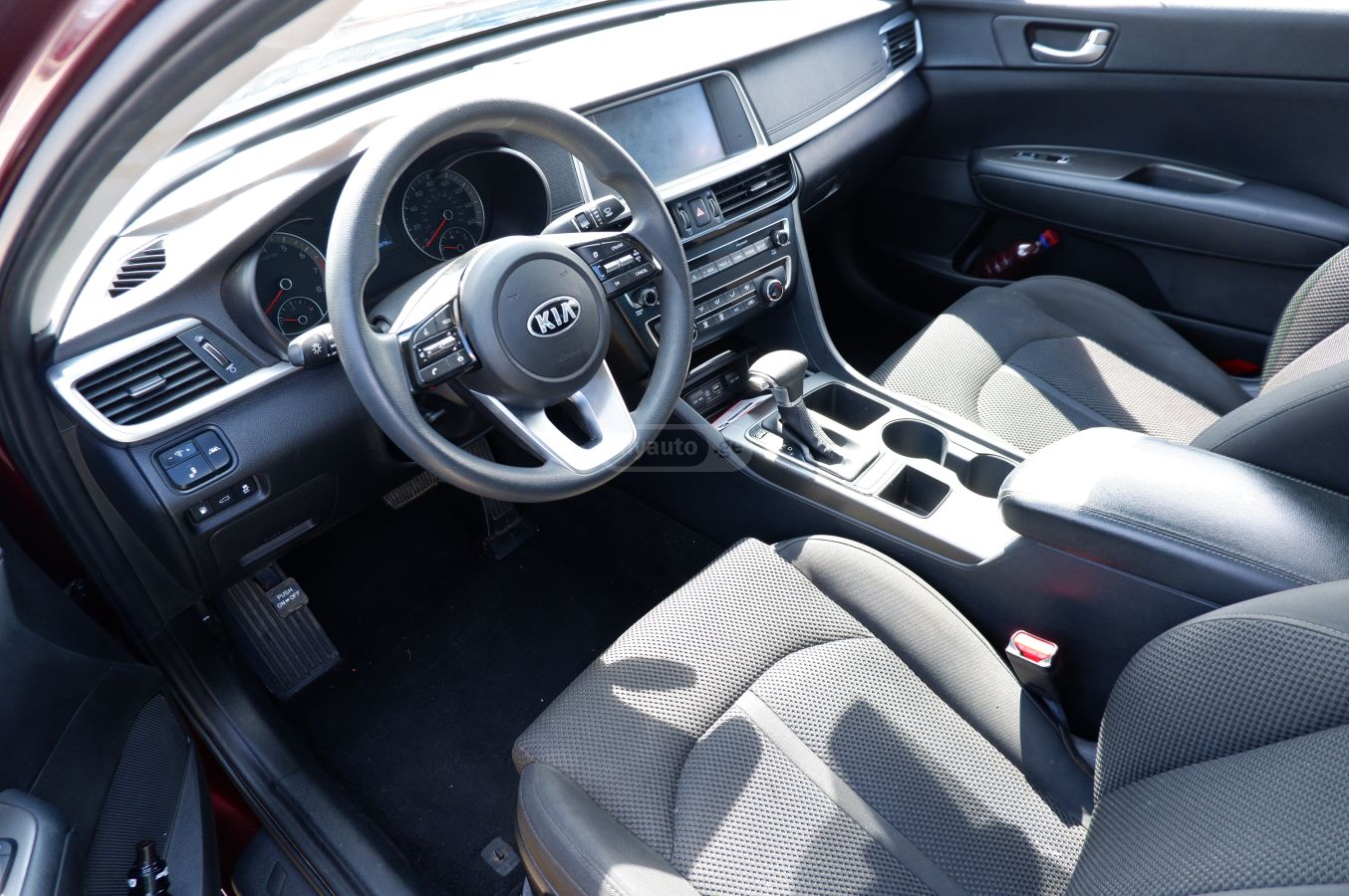 Kia Optima - фото 12