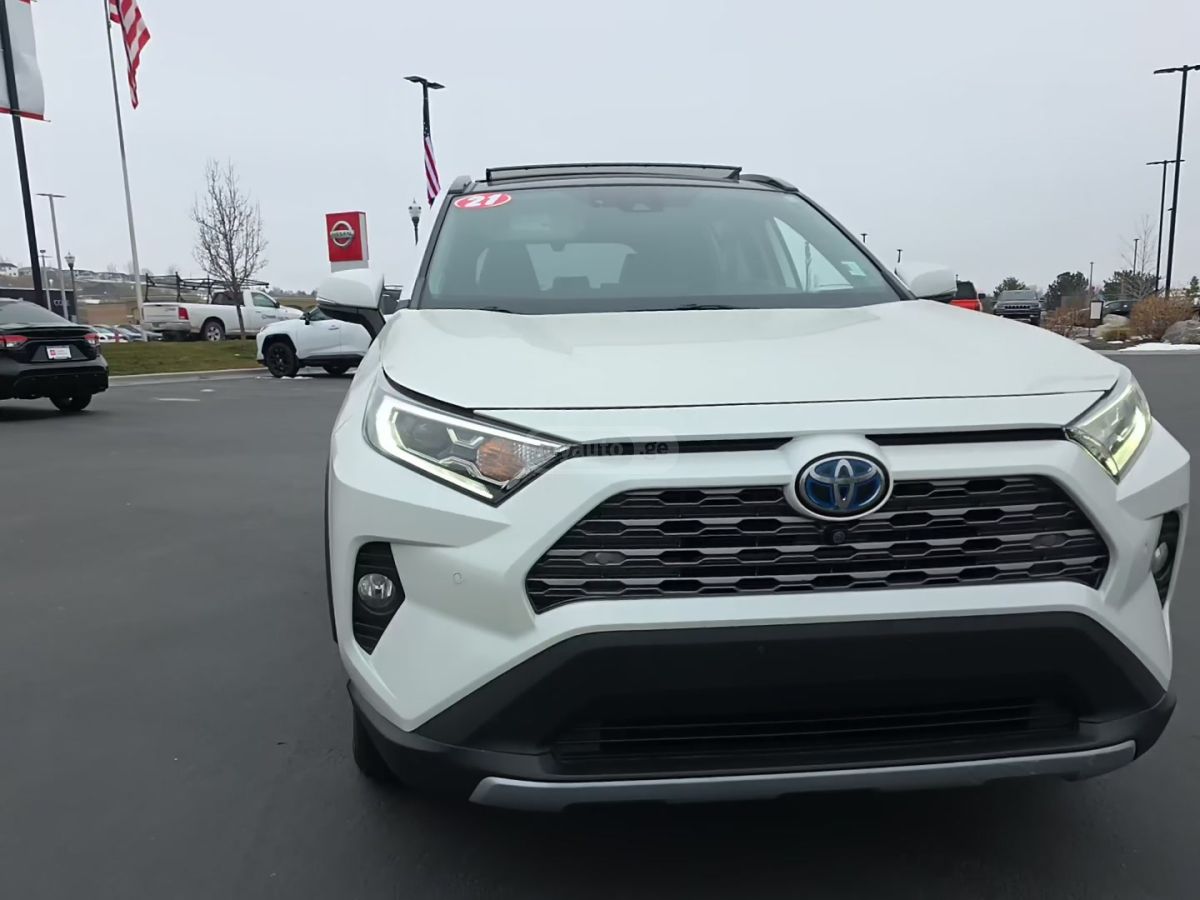 Toyota RAV 4 - фото 1