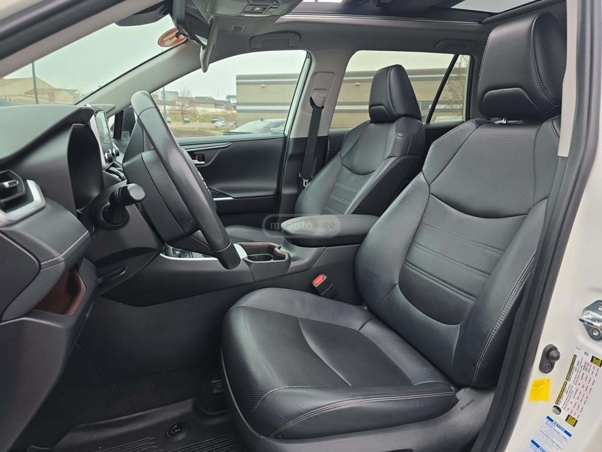 Toyota RAV 4 - фото 4