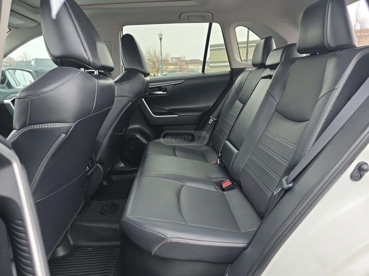Toyota RAV 4 - фото 6