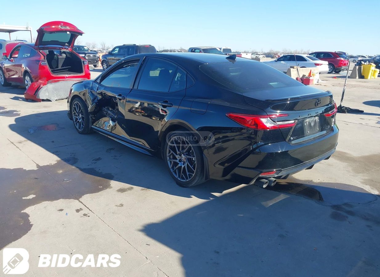 Toyota Camry - фото 3