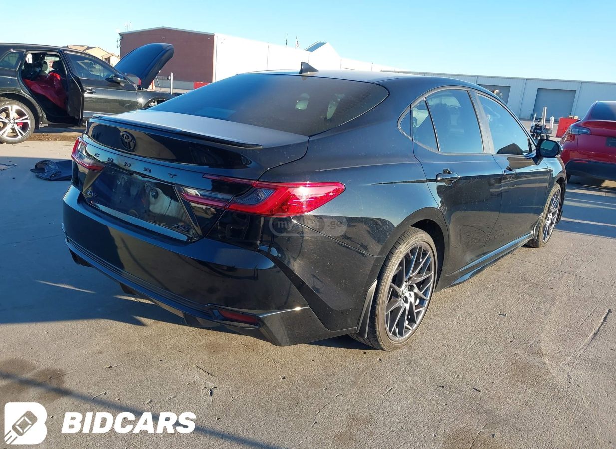 Toyota Camry - фото 4