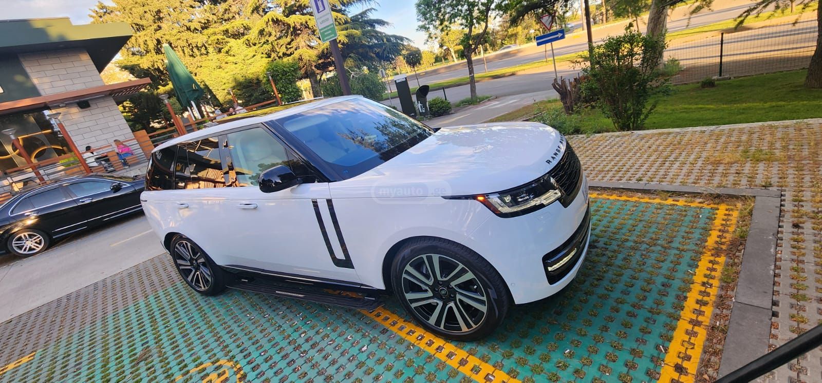 Land Rover 2023
