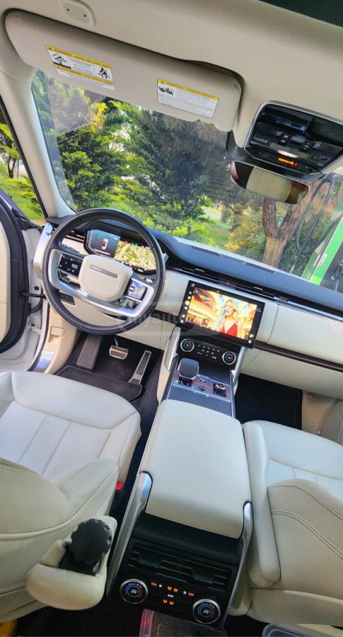 نمای دیگر Land Rover 2023